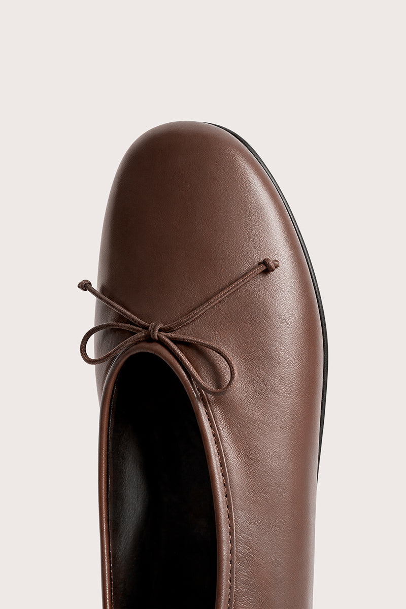 FLAT BROWN - ALESSIA