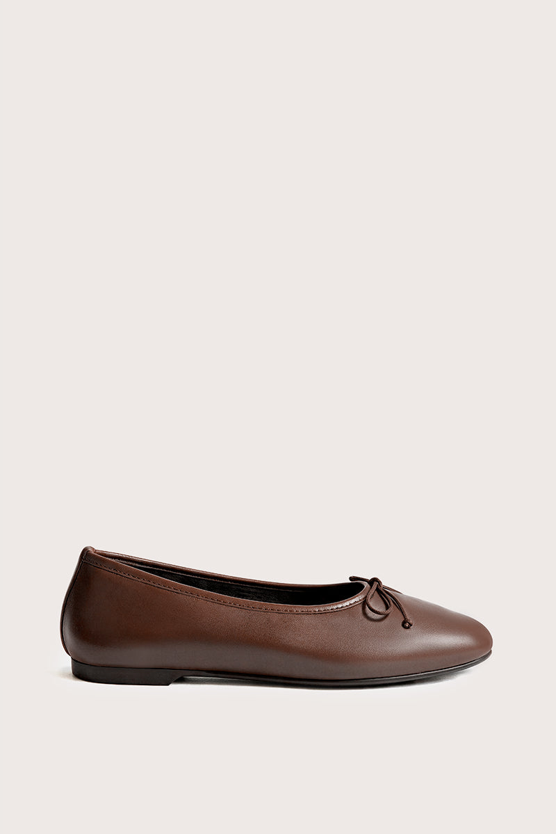 FLAT BROWN - ALESSIA