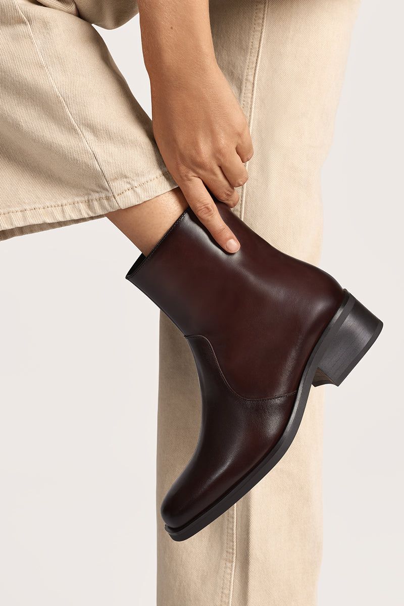 DARK BROWN - CHESTER