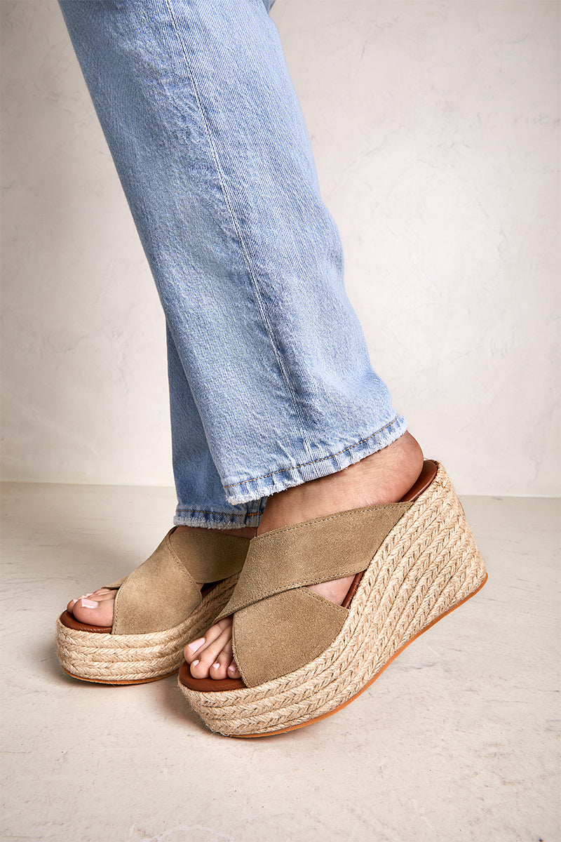 Platform sandal in tan leather - LAURA
