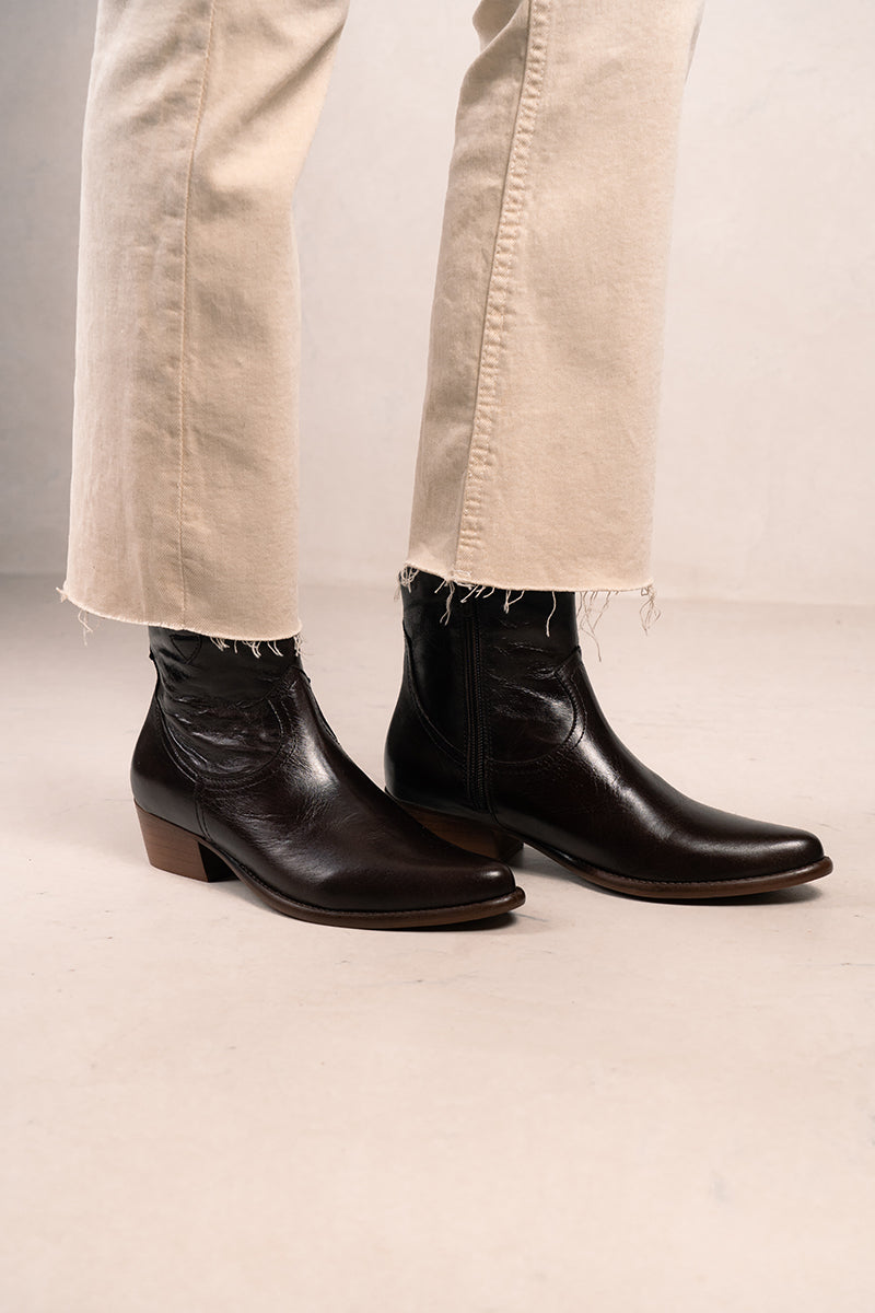 Brown vintage leather ankle boot - CALÍOPE